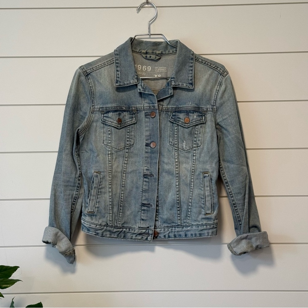 GAP Y2K Light Blue Distressed Denim Jacket - Size XS